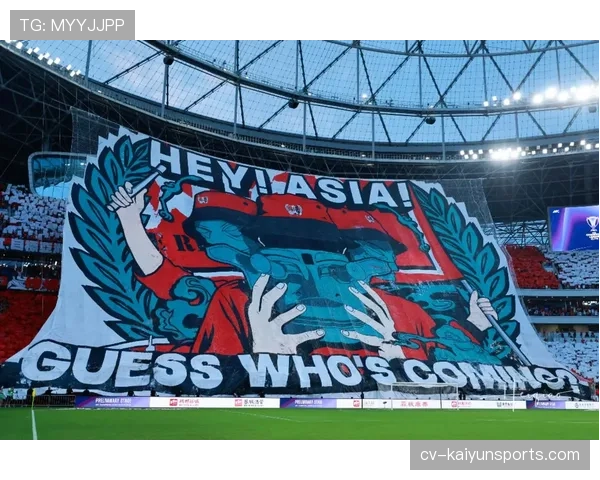 聚焦：蒙扎主场球迷为即将退役的老将凯文-普林斯·博阿滕制作巨型Tifo